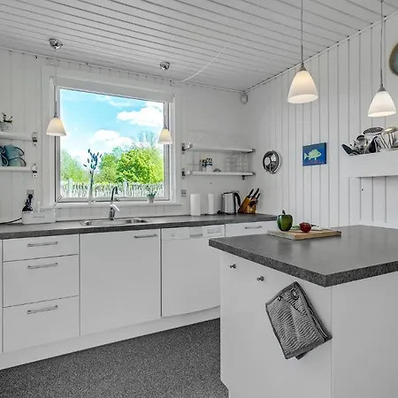 Holiday home Stunning In With Kitchen *