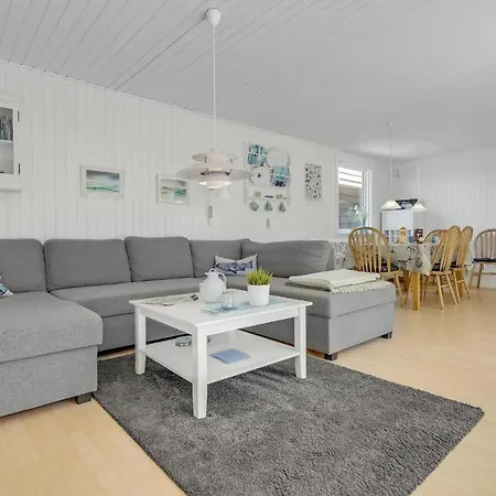 Stunning In With Kitchen