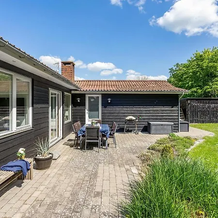 Stunning In With Kitchen Holiday home