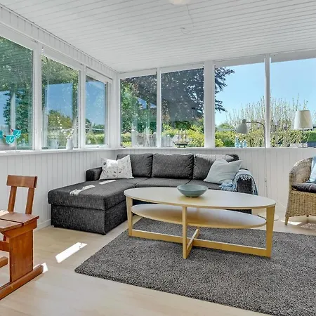 Сasa de vacaciones Stunning In With Kitchen *