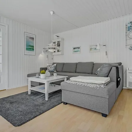 Dom wakacyjny Stunning In With Kitchen