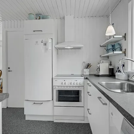 Сasa de vacaciones Stunning In With Kitchen *