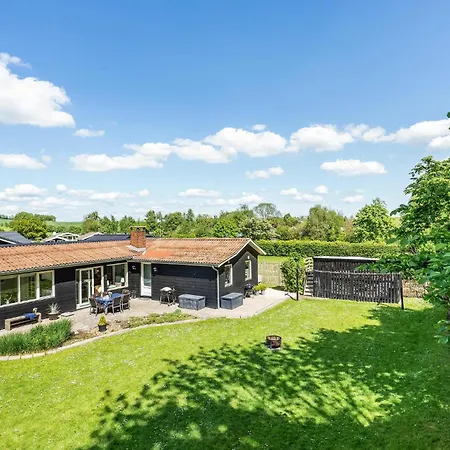 Сasa de vacaciones Stunning In With Kitchen *